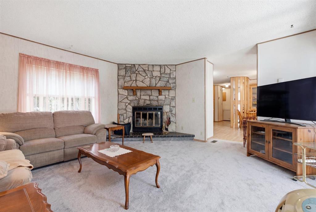 Picture of 3011 Burroughs Manor NE, Calgary Real Estate Listing