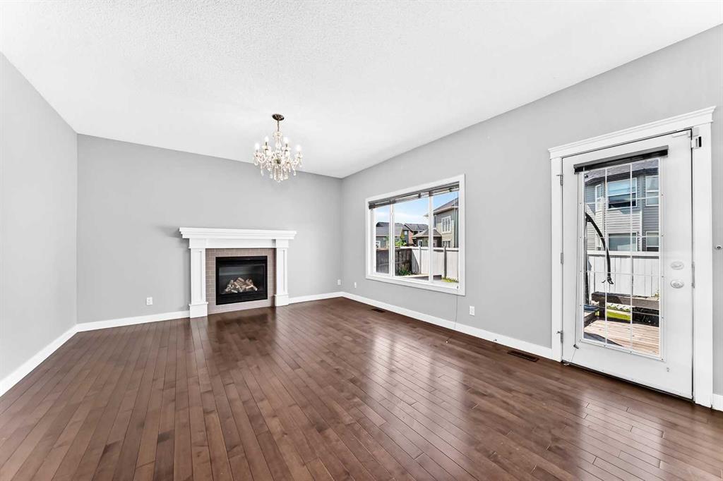 Picture of 325 Evanspark Gardens NW, Calgary Real Estate Listing