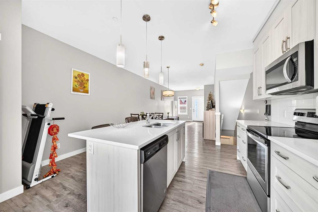 Picture of 193 Livingston Common NE, Calgary Real Estate Listing