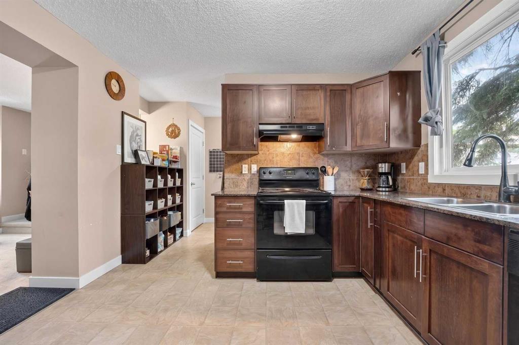 Picture of 19, 275 Columbia Boulevard W, Lethbridge Real Estate Listing