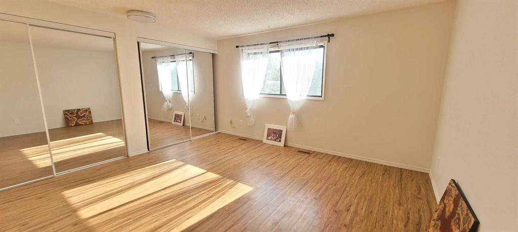 Picture of 210 Woodmont Court SW, Calgary Real Estate Listing