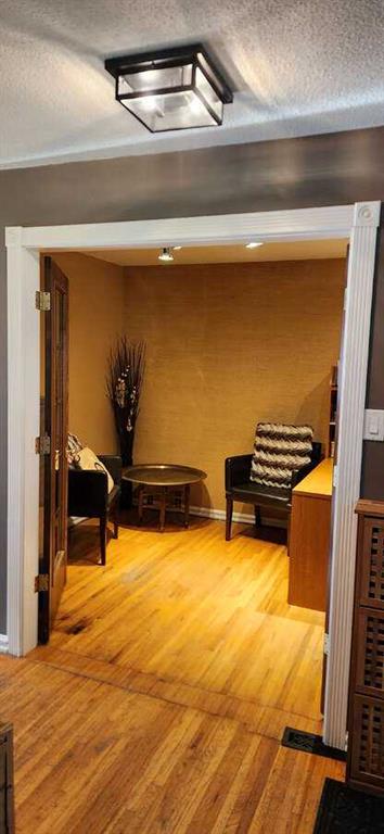 Picture of 9415 Fairmount Drive SE, Calgary Real Estate Listing