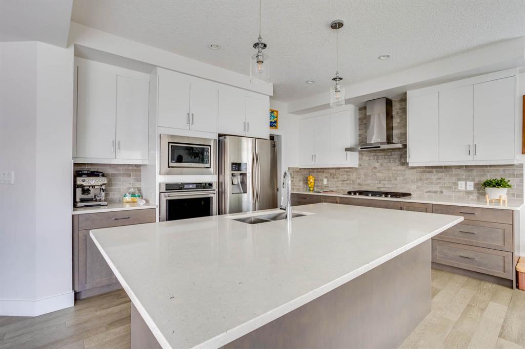 Picture of 169 Beaveridge Close , Fort McMurray Real Estate Listing