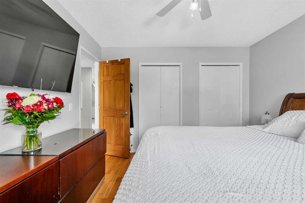 Picture of 215 ERIN WOODS Drive SE, Calgary Real Estate Listing