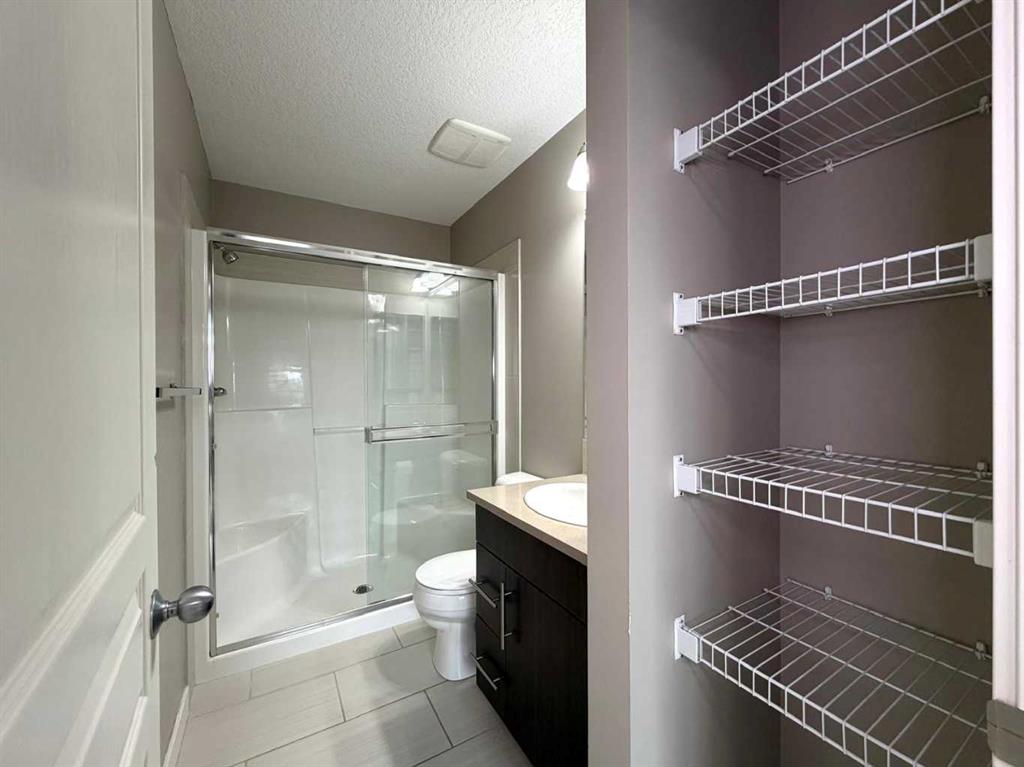 Picture of 947 Mckenzie Towne Manor SE, Calgary Real Estate Listing