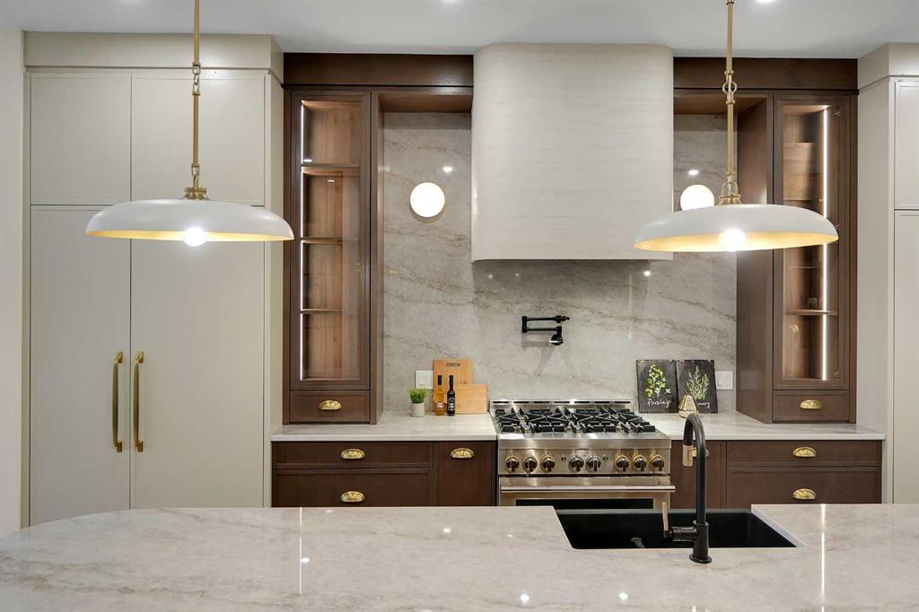 Picture of 2535 19 Street SW, Calgary Real Estate Listing