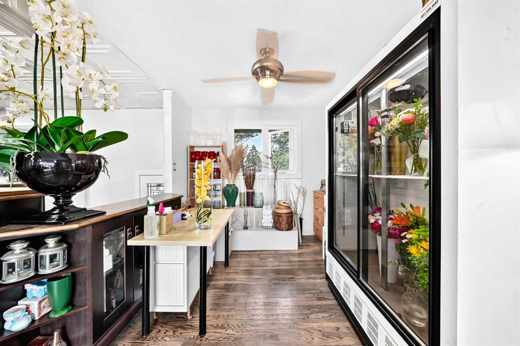 Picture of 4832 Worcester Drive SW, Calgary Real Estate Listing