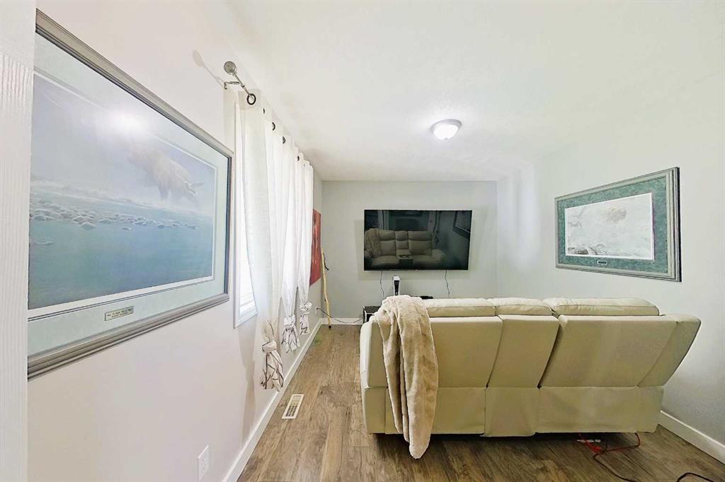 Picture of 125 10 Street , Canyon Creek Real Estate Listing