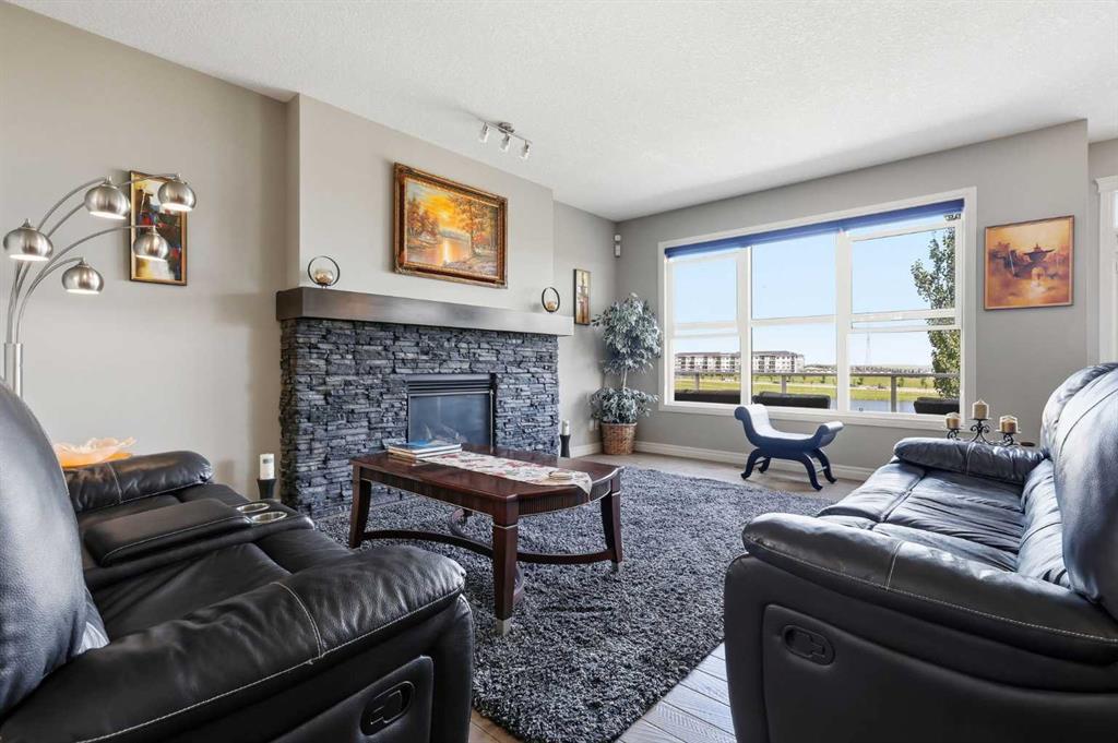 Picture of 522 Sherwood Boulevard NW, Calgary Real Estate Listing