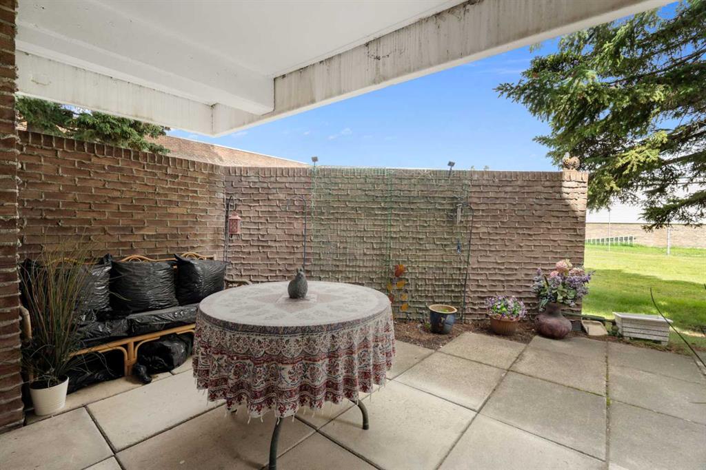Picture of 2107, 202 Braeglen Close SW, Calgary Real Estate Listing