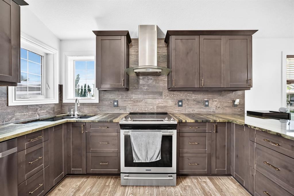Picture of 91 Panamount Gardens NW, Calgary Real Estate Listing