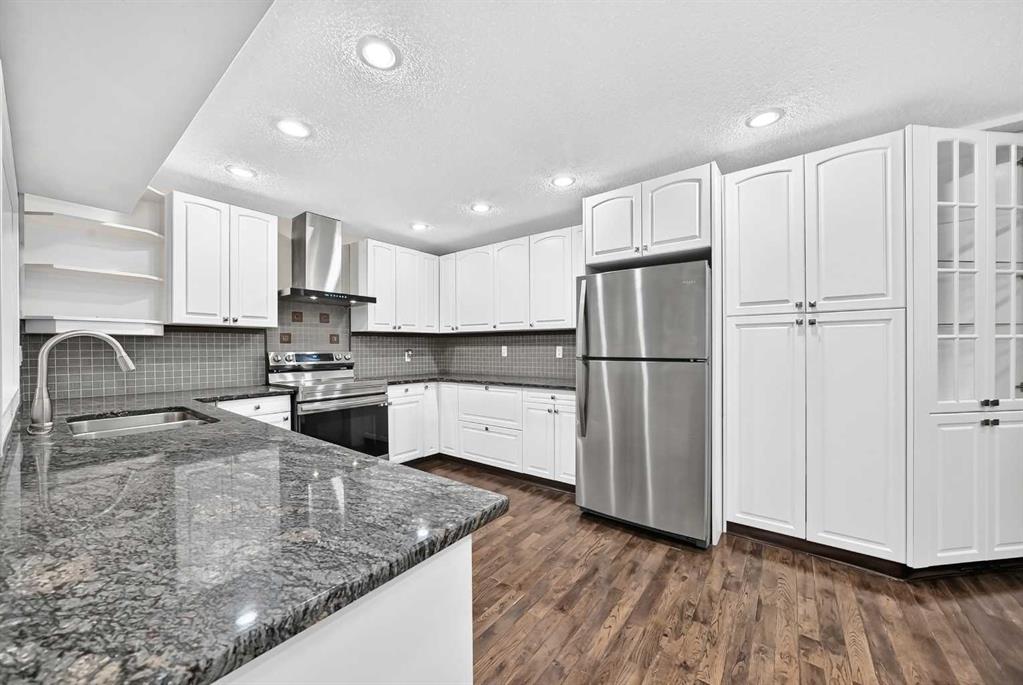 Picture of 25, 448 Strathcona Drive SW, Calgary Real Estate Listing