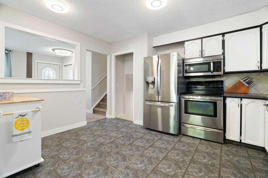 Picture of 76 Pinebrook Close NE, Calgary Real Estate Listing