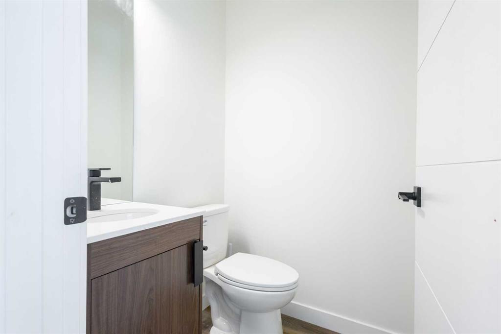 Picture of 2424 25 Avenue NW, Calgary Real Estate Listing