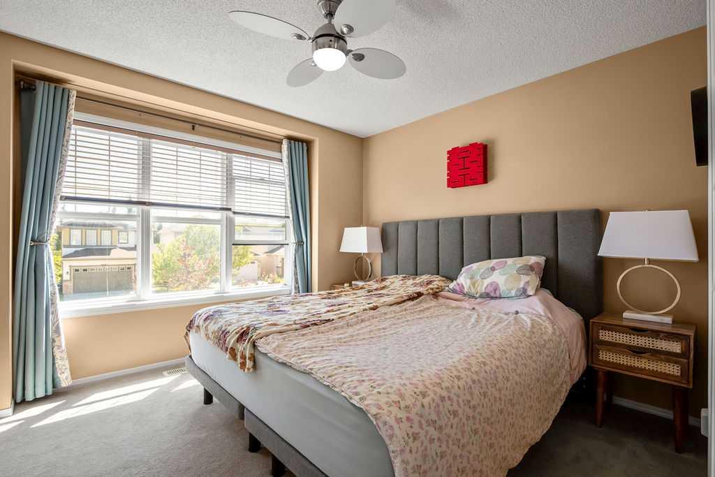 Picture of 275 Everstone Drive SW, Calgary Real Estate Listing