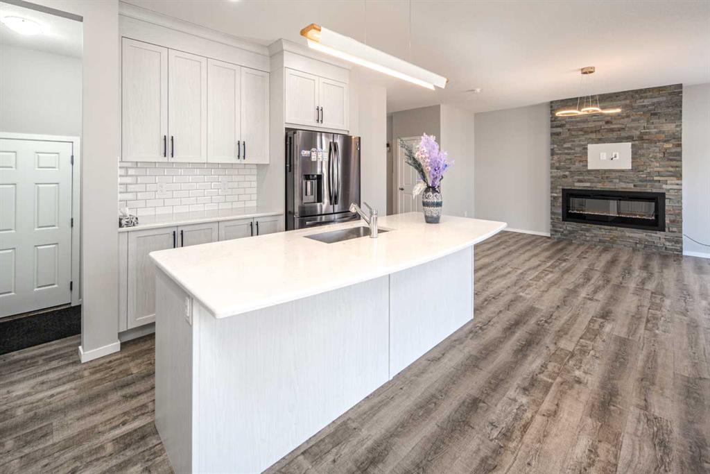 Picture of 94 Yorkstone Heath SW, Calgary Real Estate Listing