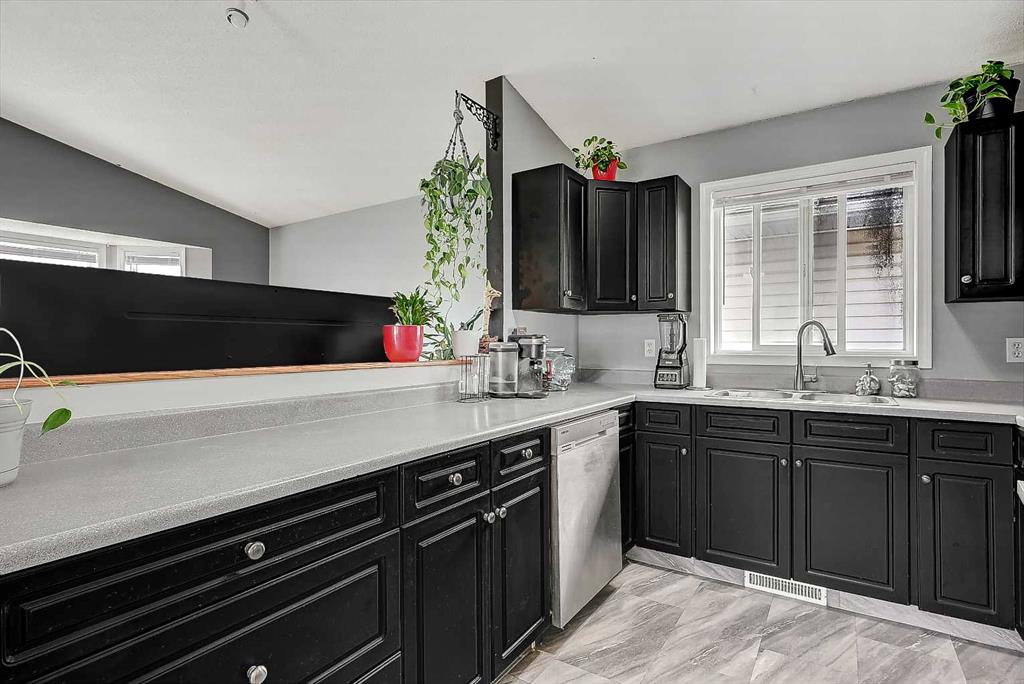 Picture of 9748 123 Avenue , Grande Prairie Real Estate Listing