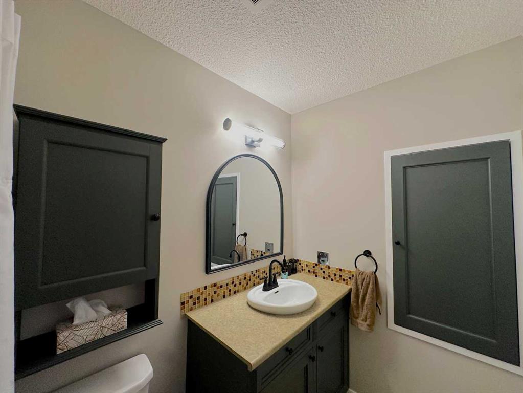 Picture of 129 Greenview Close N, Lethbridge Real Estate Listing