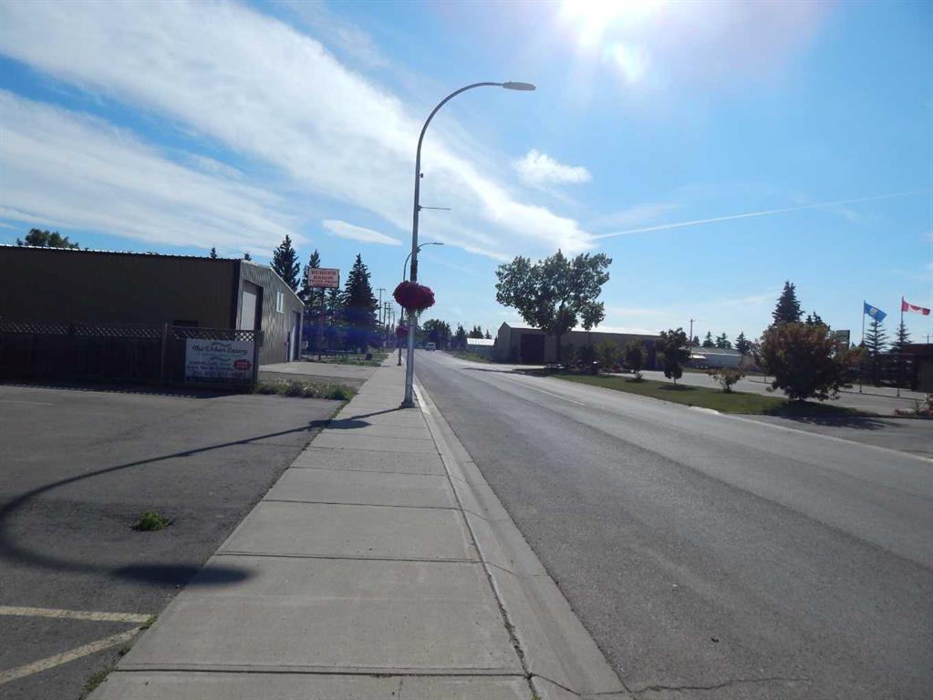 Picture of 837 E Centre Street , Carstairs Real Estate Listing