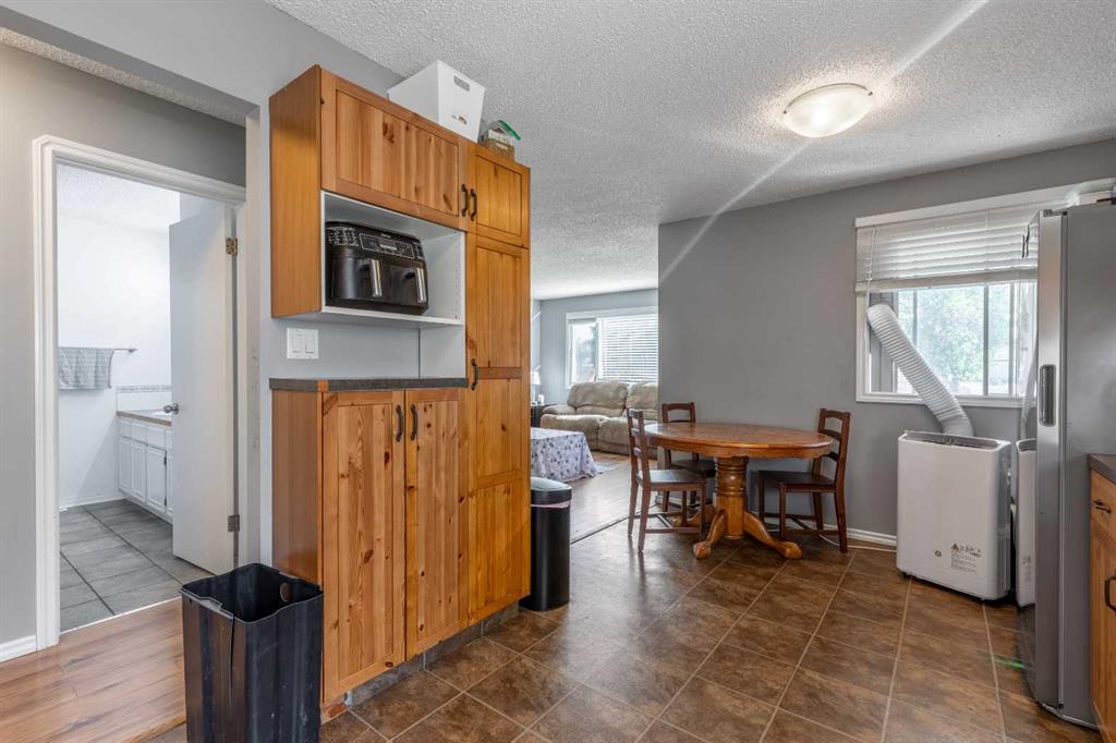 Picture of 27 Laval Boulevard W, Lethbridge Real Estate Listing