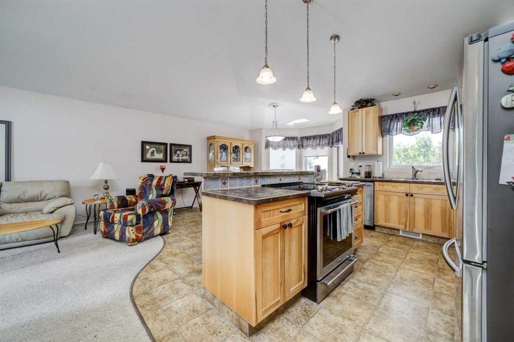 Picture of 594 Tumbleweed Avenue , Pincher Creek Real Estate Listing