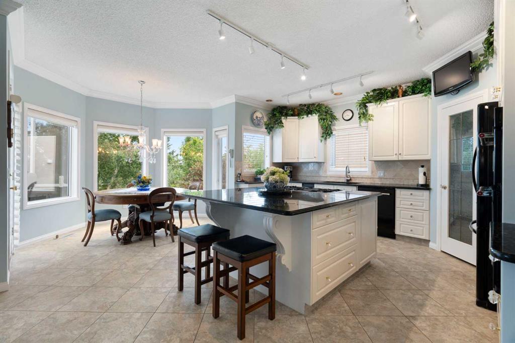 Picture of 1649 Evergreen Hill SW, Calgary Real Estate Listing