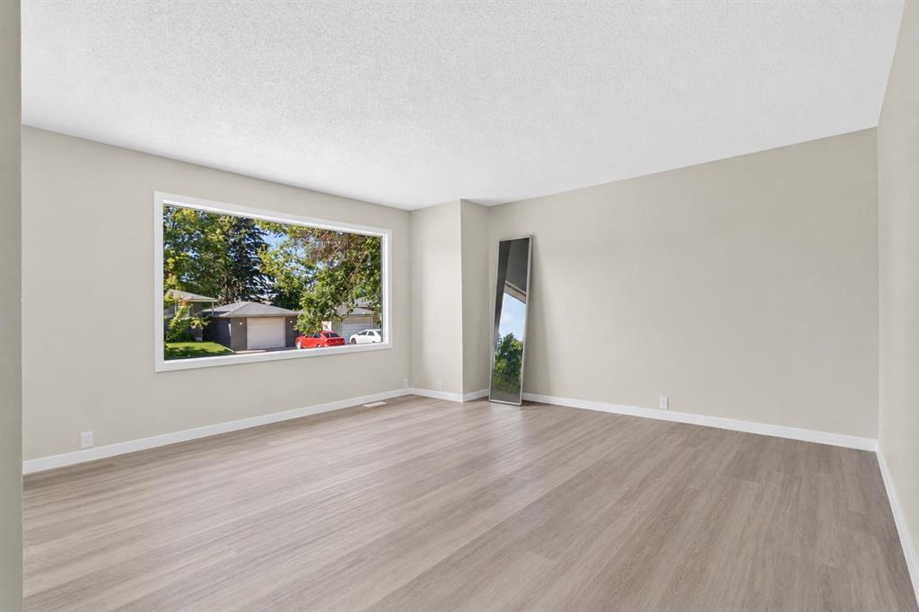 Picture of 1816 Lynnover Road SE, Calgary Real Estate Listing