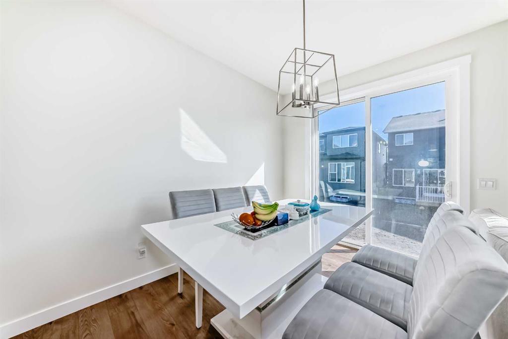 Picture of 138 Silver Spruce Grove SW, Calgary Real Estate Listing