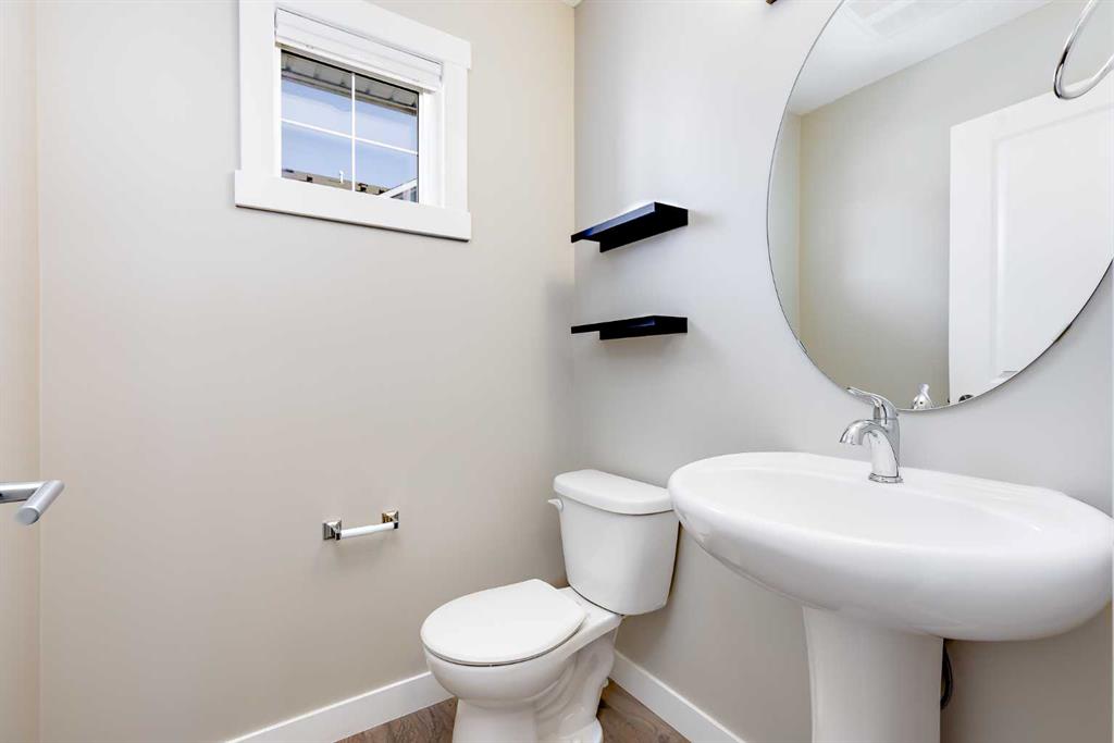 Picture of 606, 1225 Kings Heights Way SE, Airdrie Real Estate Listing