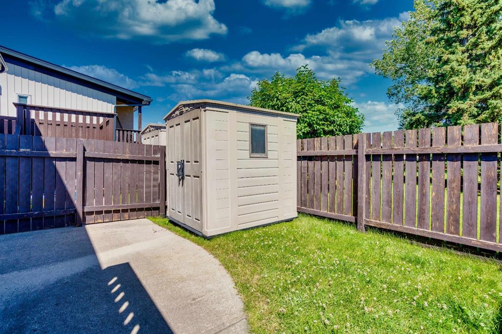 Picture of 2634 Oakmoor Drive SW, Calgary Real Estate Listing