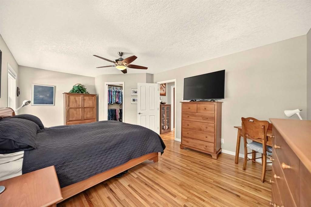Picture of 2024 Chicoutimi Drive NW, Calgary Real Estate Listing