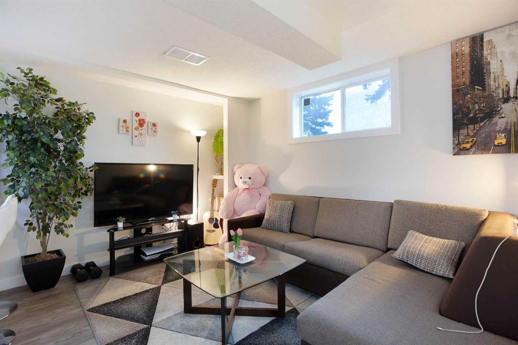 Picture of 3224 14 Street NW, Calgary Real Estate Listing