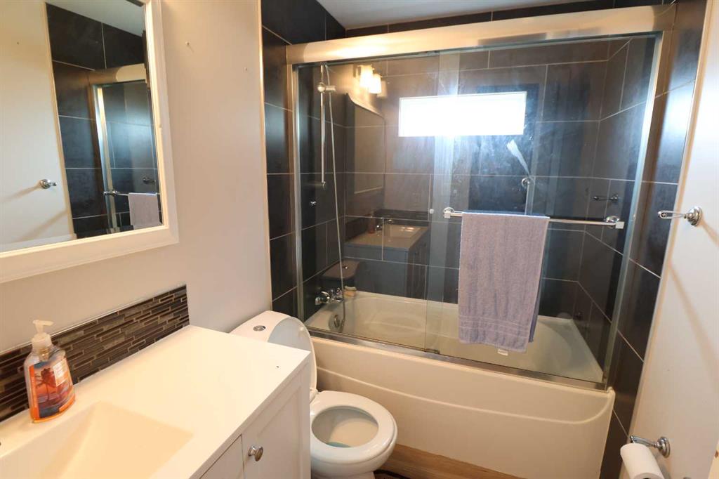 Picture of 805 2nd St  , Grassy Lake Real Estate Listing