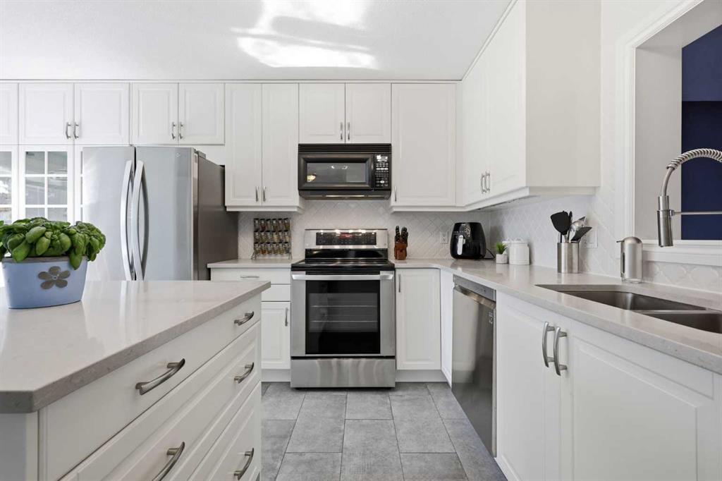 Picture of 4 Cougar Ridge Mews SW, Calgary Real Estate Listing