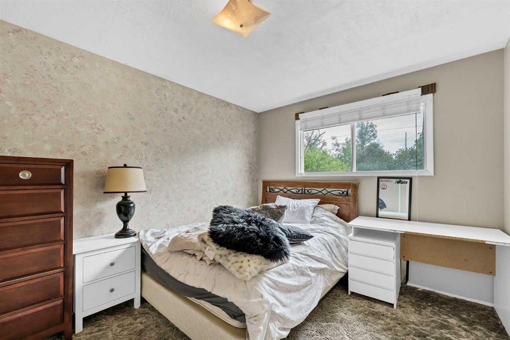Picture of 213 6 Street SE, Redcliff Real Estate Listing