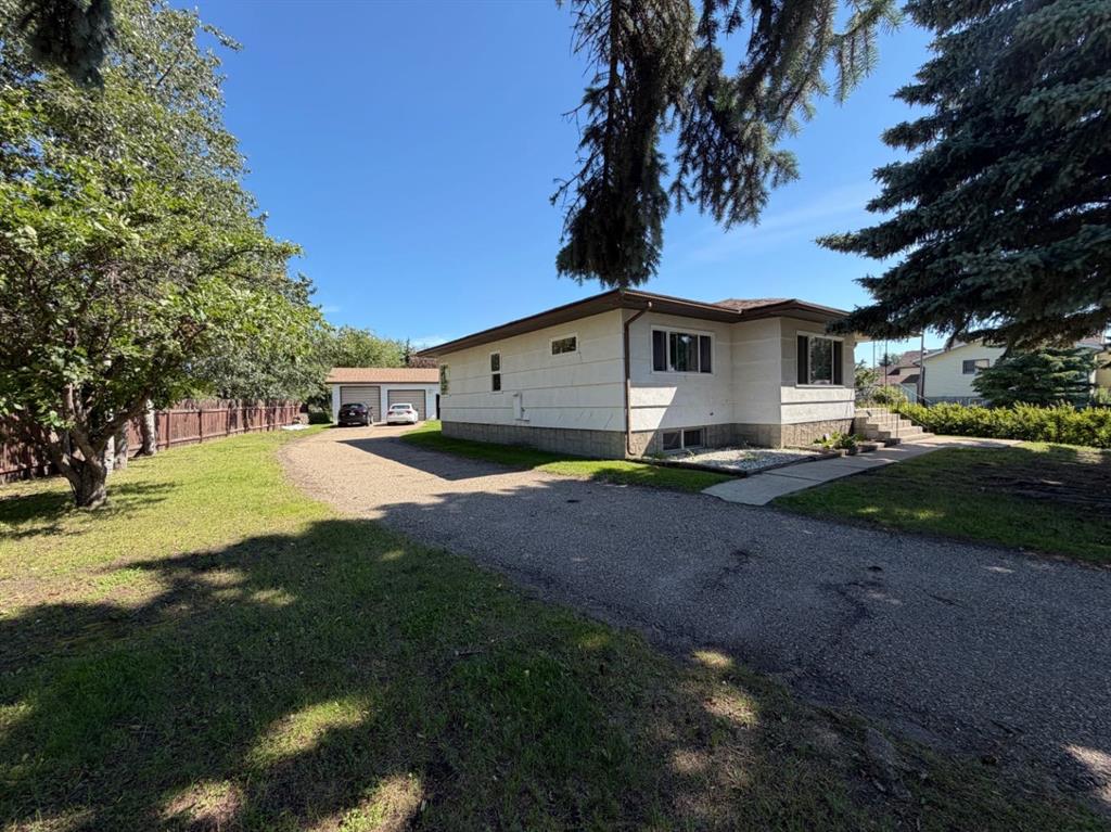 Picture of 5206 61 Avenue , Ponoka Real Estate Listing