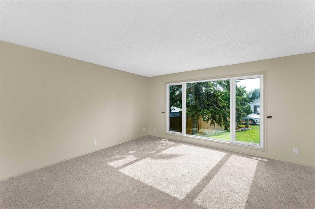 Picture of 6 Woodland Close , Sylvan Lake Real Estate Listing