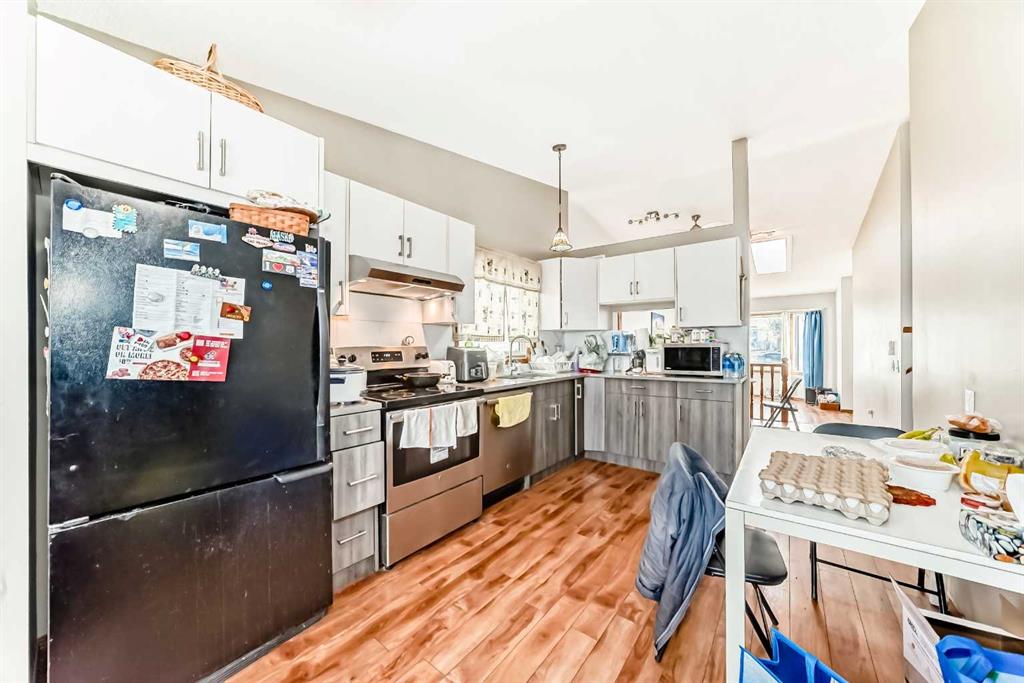 Picture of 179 Hawkwood Boulevard NW, Calgary Real Estate Listing