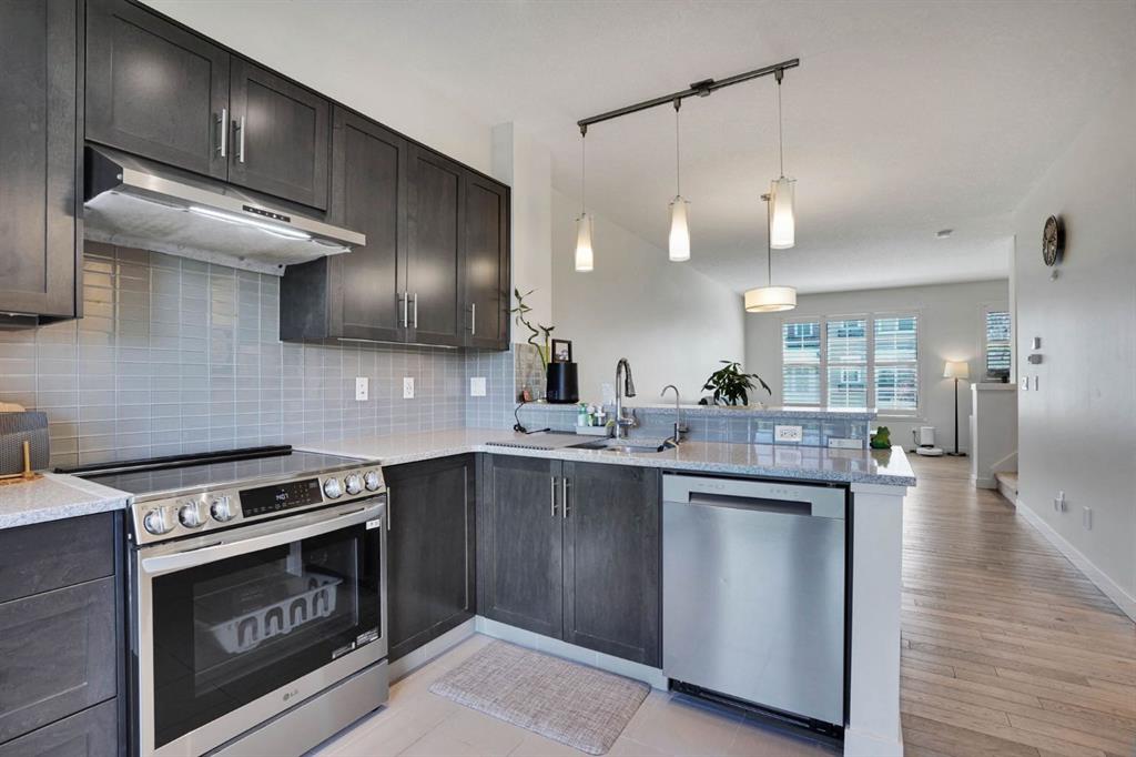 Picture of 515 Nolanfield Villas NW, Calgary Real Estate Listing