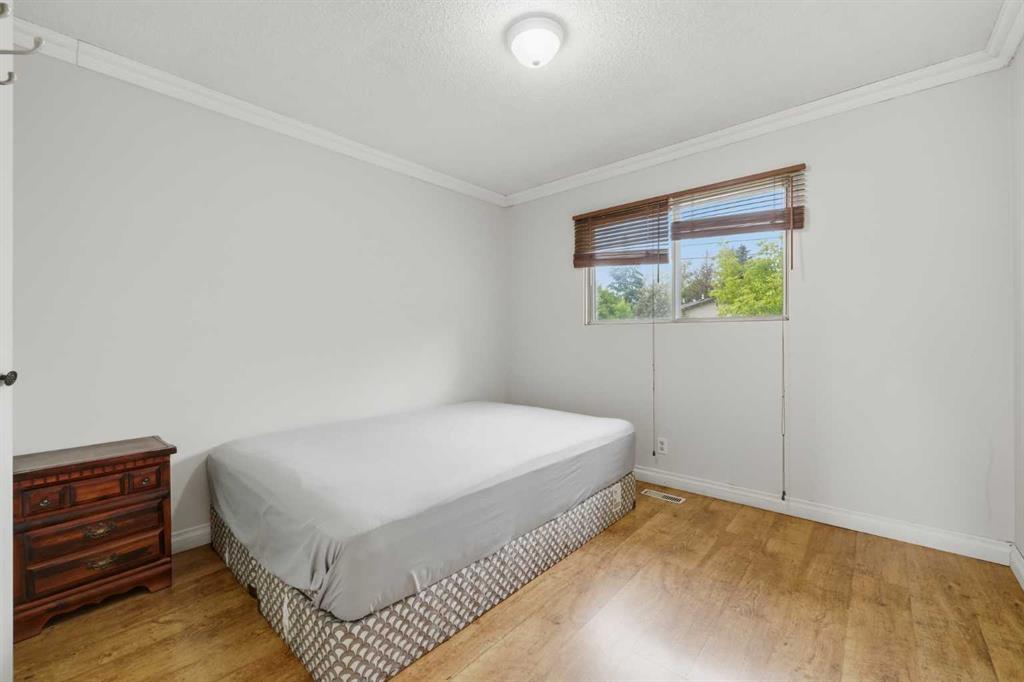 Picture of 945 Marcombe Drive NE, Calgary Real Estate Listing