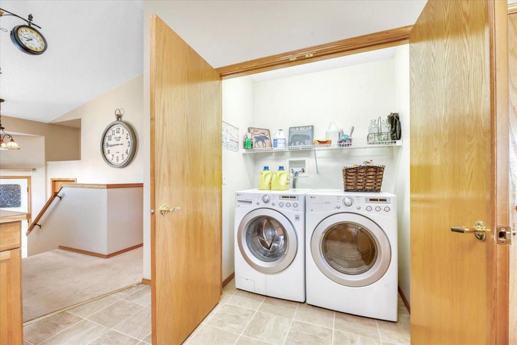 Picture of 418 1 Avenue NW, Diamond Valley Real Estate Listing