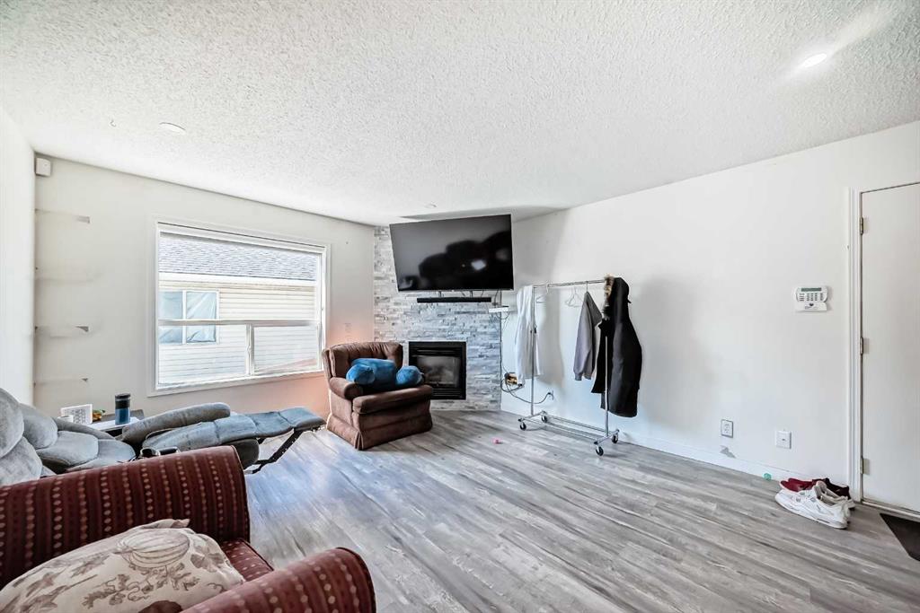 Picture of 125 Coral Springs Bay NE, Calgary Real Estate Listing