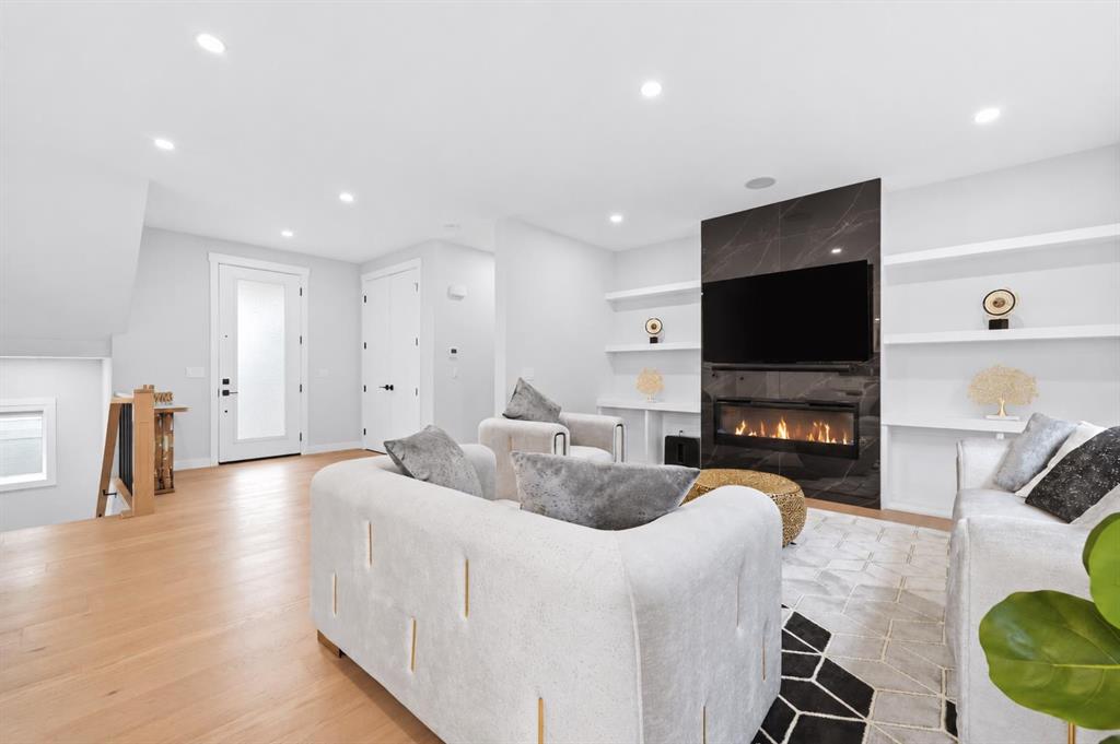 Picture of 105 Rockhaven Green NW, Calgary Real Estate Listing