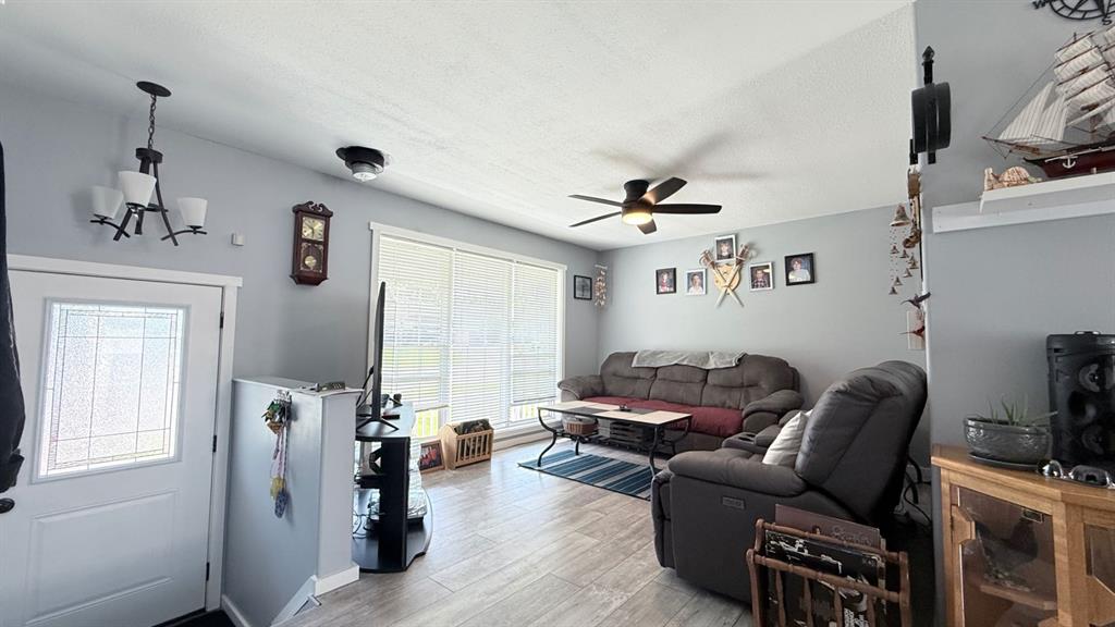 Picture of 90 4 Street E, Lashburn Real Estate Listing