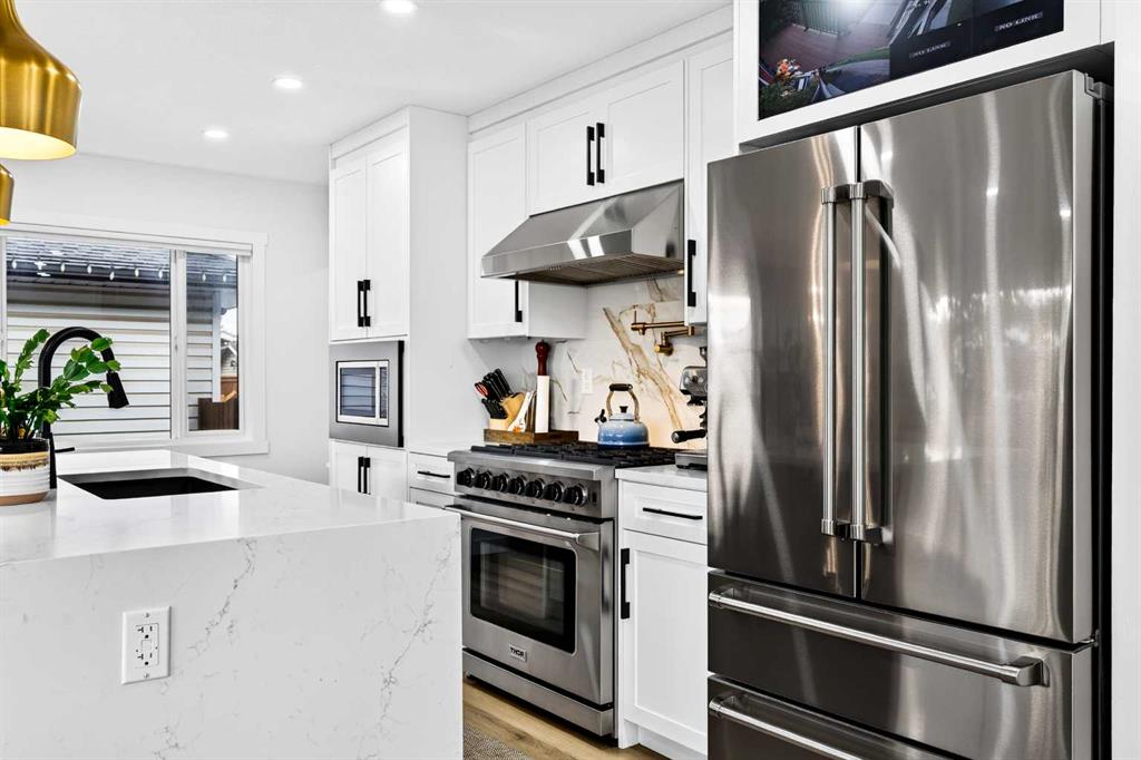 Picture of 9512 Academy Drive SE, Calgary Real Estate Listing