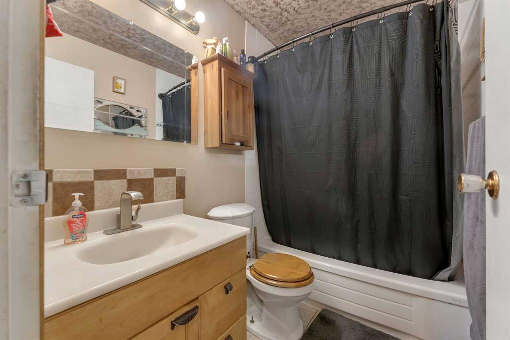 Picture of 115 Deerfield Drive SE, Calgary Real Estate Listing