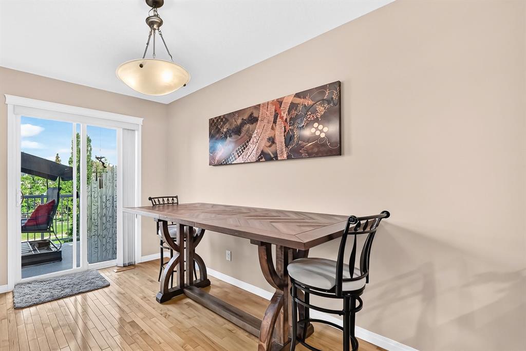 Picture of 43 Rockmont Court NW, Calgary Real Estate Listing