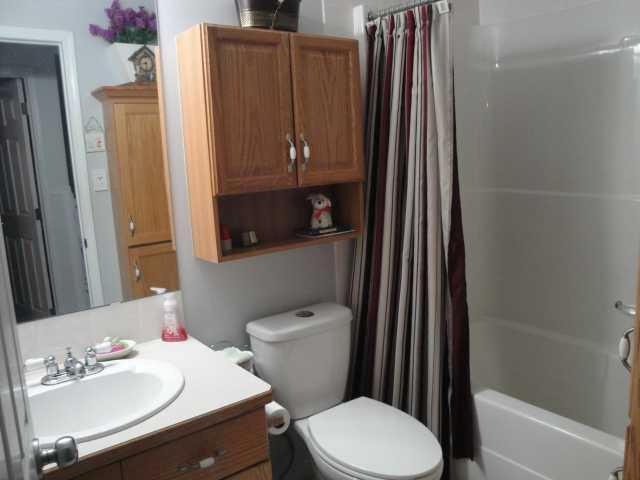 Picture of 94 Heritage Lane W, Lethbridge Real Estate Listing