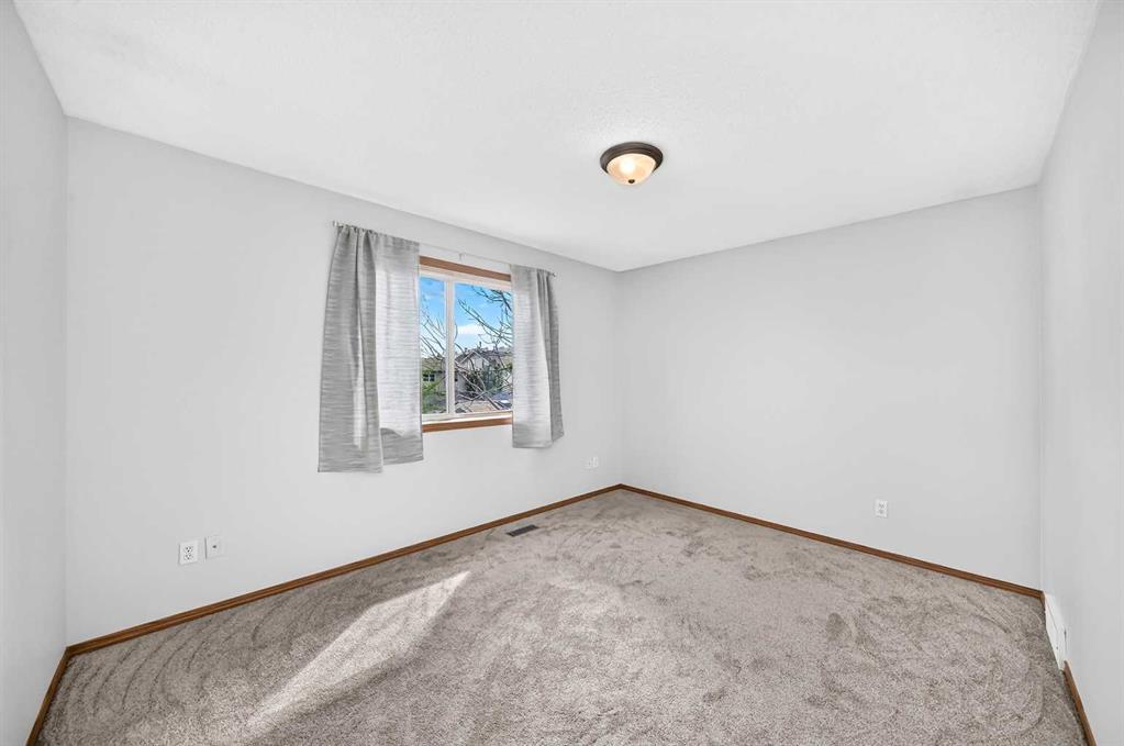 Picture of 144 Covehaven Road NE, Calgary Real Estate Listing