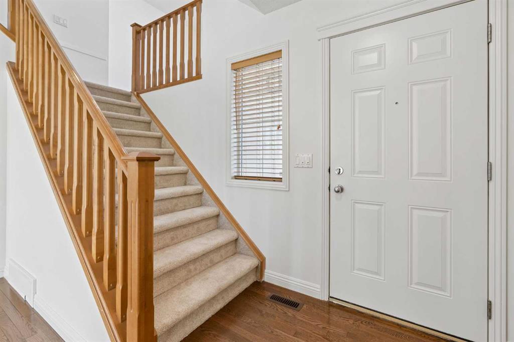 Picture of 112 Panamount Rise NW, Calgary Real Estate Listing